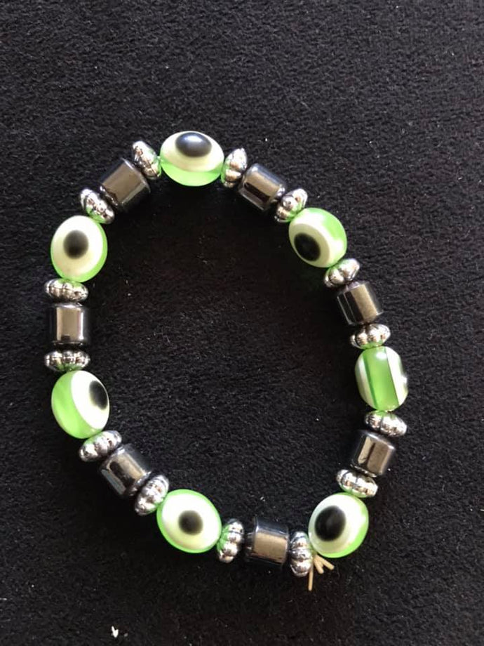 Evil eye bracelet-Green. One size fits all.